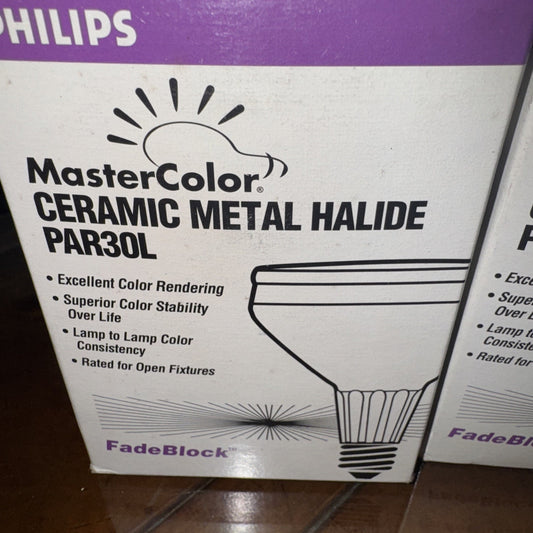 Philips MasterColor Ceramic Metal Halide PAR30L bulb box showing product features and lamp illustration