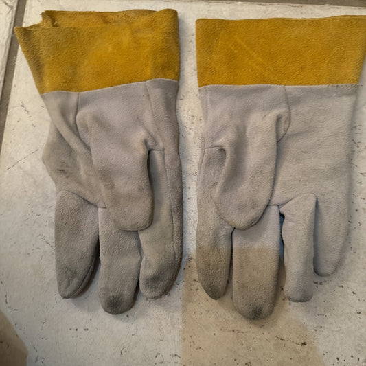 Tillman 25 AXL extra-large welding gloves made of durable yellow and grey leather for professional protection