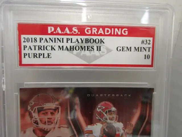 Patrick Mahomes 2018 Panini Playbook Purple #32 (PAAS 10), Sports Card (view 2)