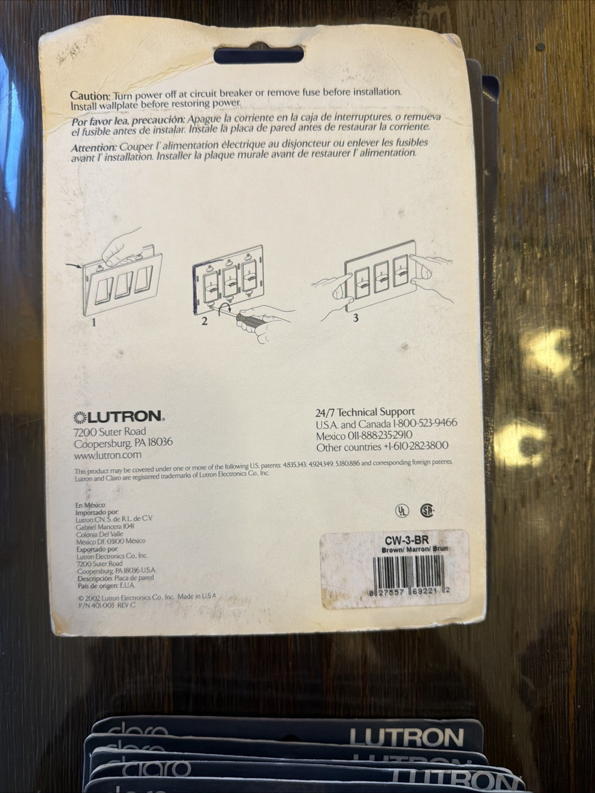 Lutron Claro CW-3-BR 3-Gang Screwless Decorator Wallplate Brown