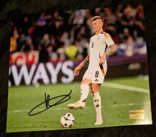 Toni Kroos Auto Signed 8x10 Photo with coa