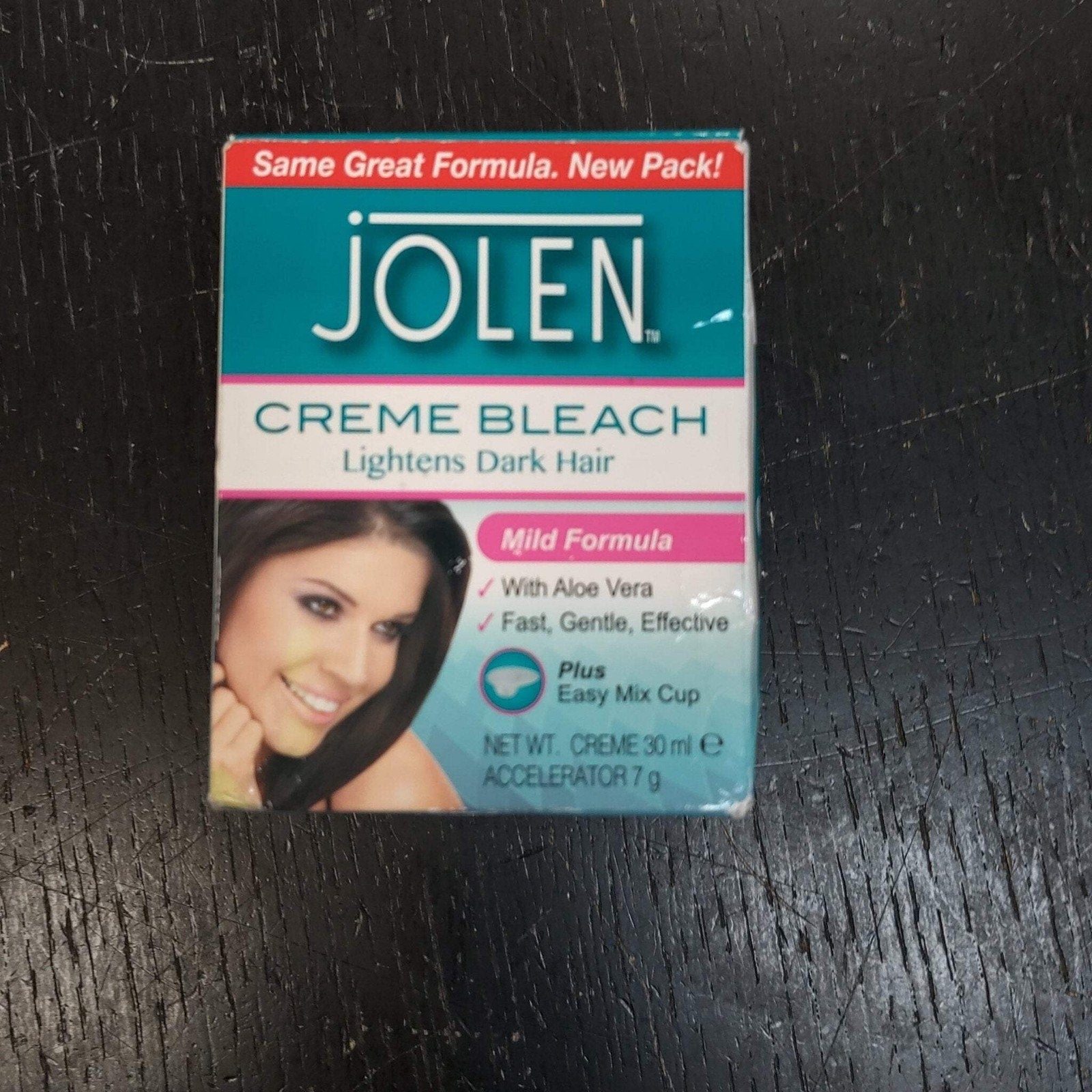 Box of Jolen Creme Bleach for lightening dark hair, featuring a mild formula with aloe vera, fast and gentle action, and includes an easy mix cup.