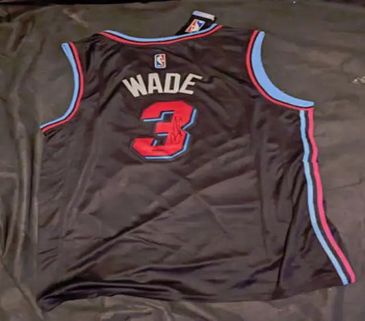 Dwayne Wade autogrpahed jersey with coa N