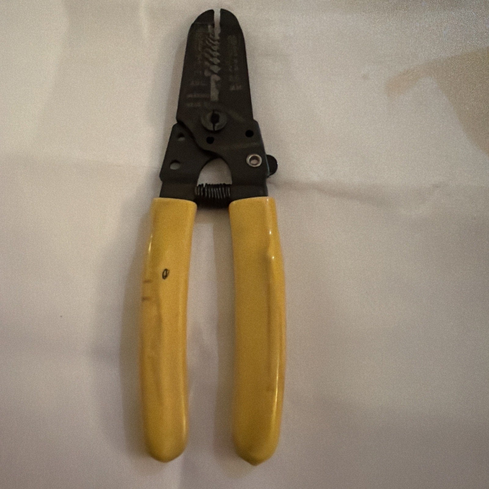 Jonard JIC-1022 wire stripper cutter with yellow handles for stripping and cutting 10–18 AWG wires Made in USA