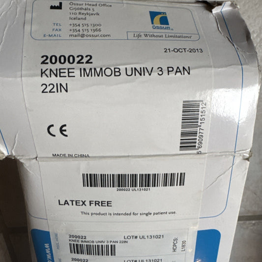 Packaging label for Össur Knee Immobilizer Universal 3-Panel 22 inch model 200022 with barcode and product details