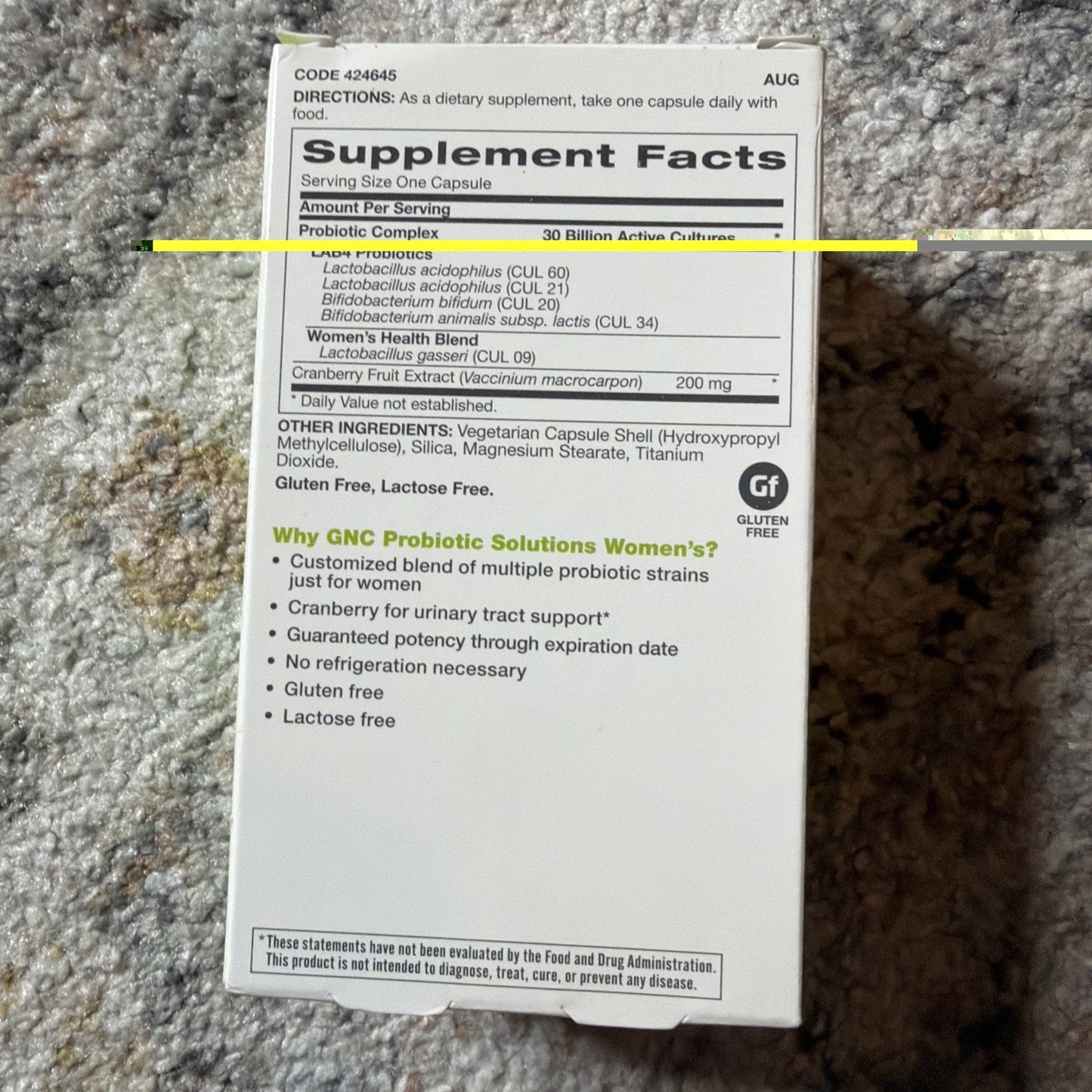 Supplement facts label on a dietary capsule showing probiotic strains including Lactobacillus and Bifidobacterium, cranberry fruit extract content, and features such as gluten and lactose-free.