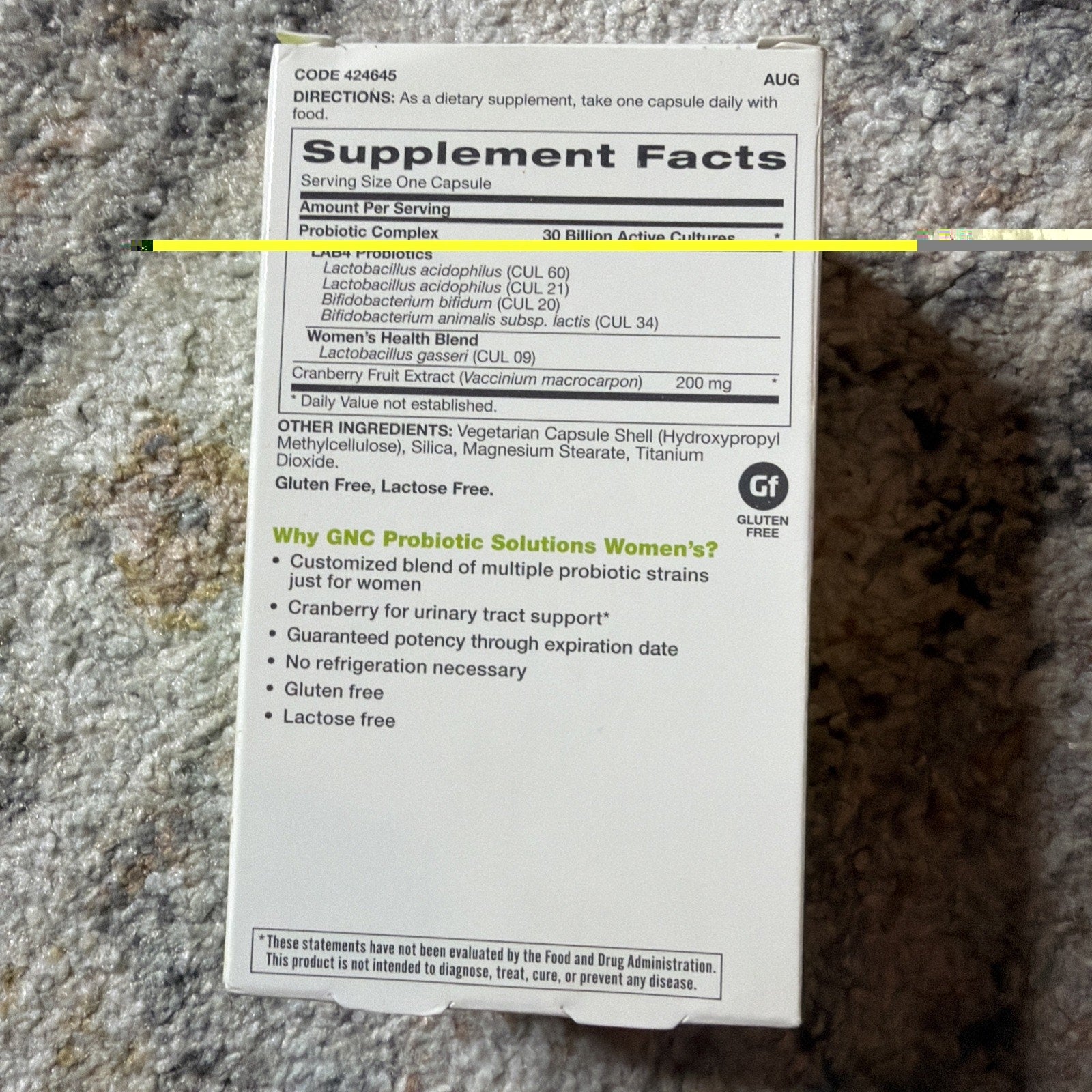 Supplement facts label on a dietary capsule showing probiotic strains including Lactobacillus and Bifidobacterium, cranberry fruit extract content, and features such as gluten and lactose-free.