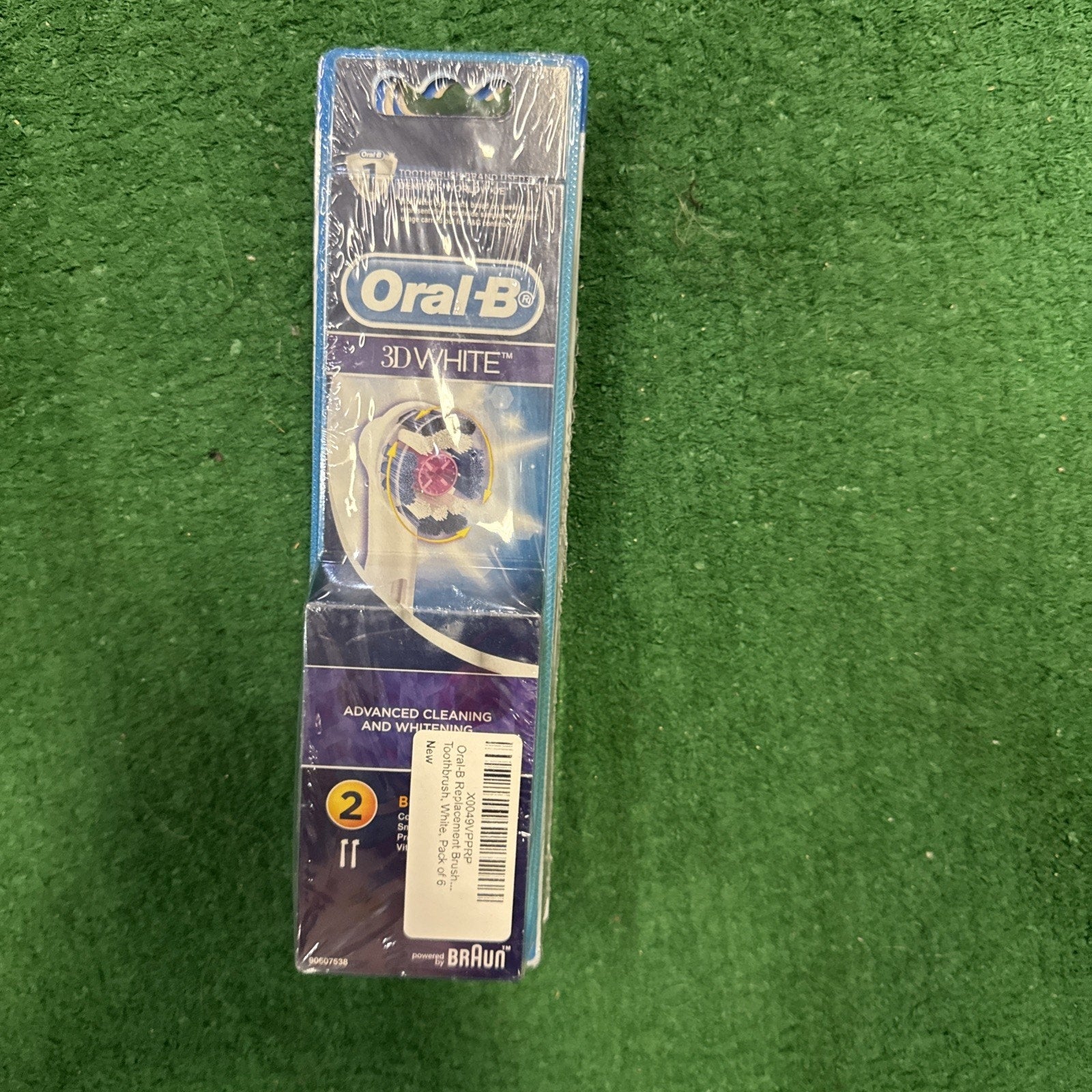Oral B 3D White electric toothbrush heads pack of two with advanced whitening cleaning on blue packaging