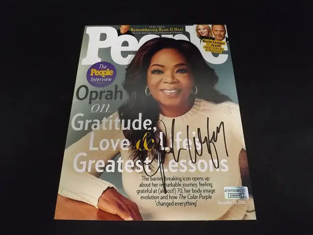 OPRAH WINFREY SIGNED 8X10 PHOTO AUD COA