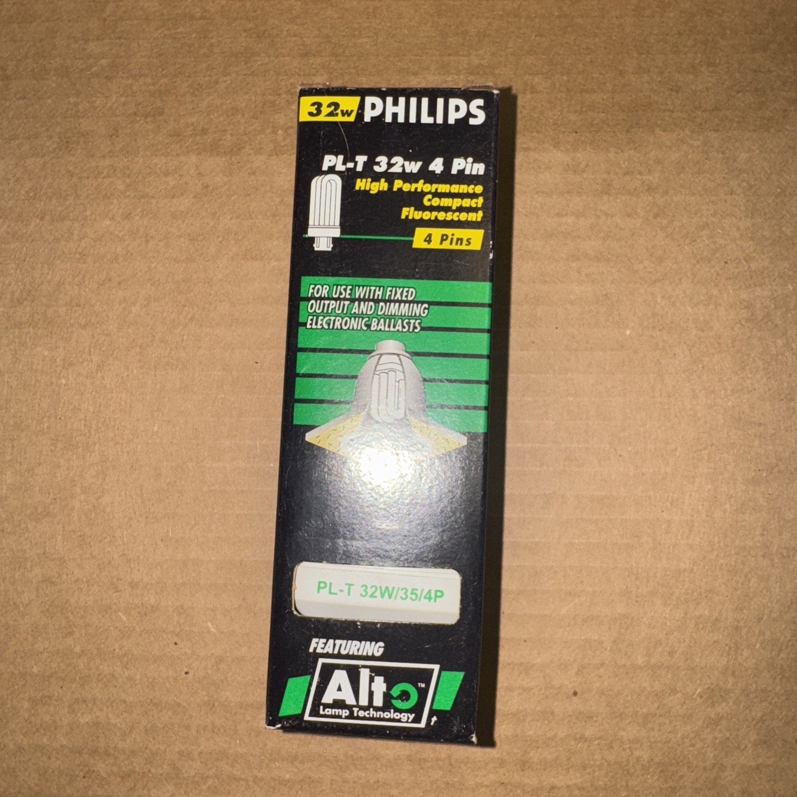 Philips 32W PL-T 4-pin compact fluorescent bulb box with Alto lamp technology and usage details on front panel