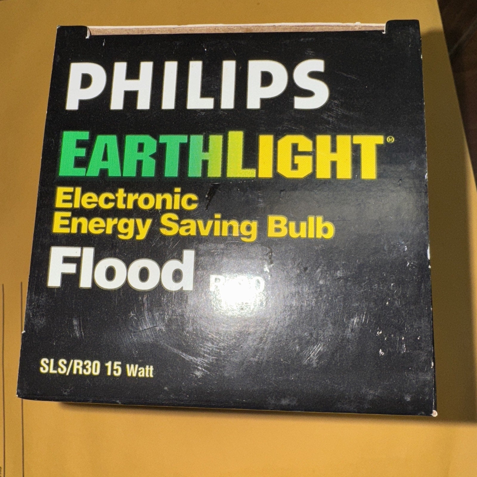 Philips Earth Light 15 watt R30 flood energy saving electronic light bulb packaging box front view