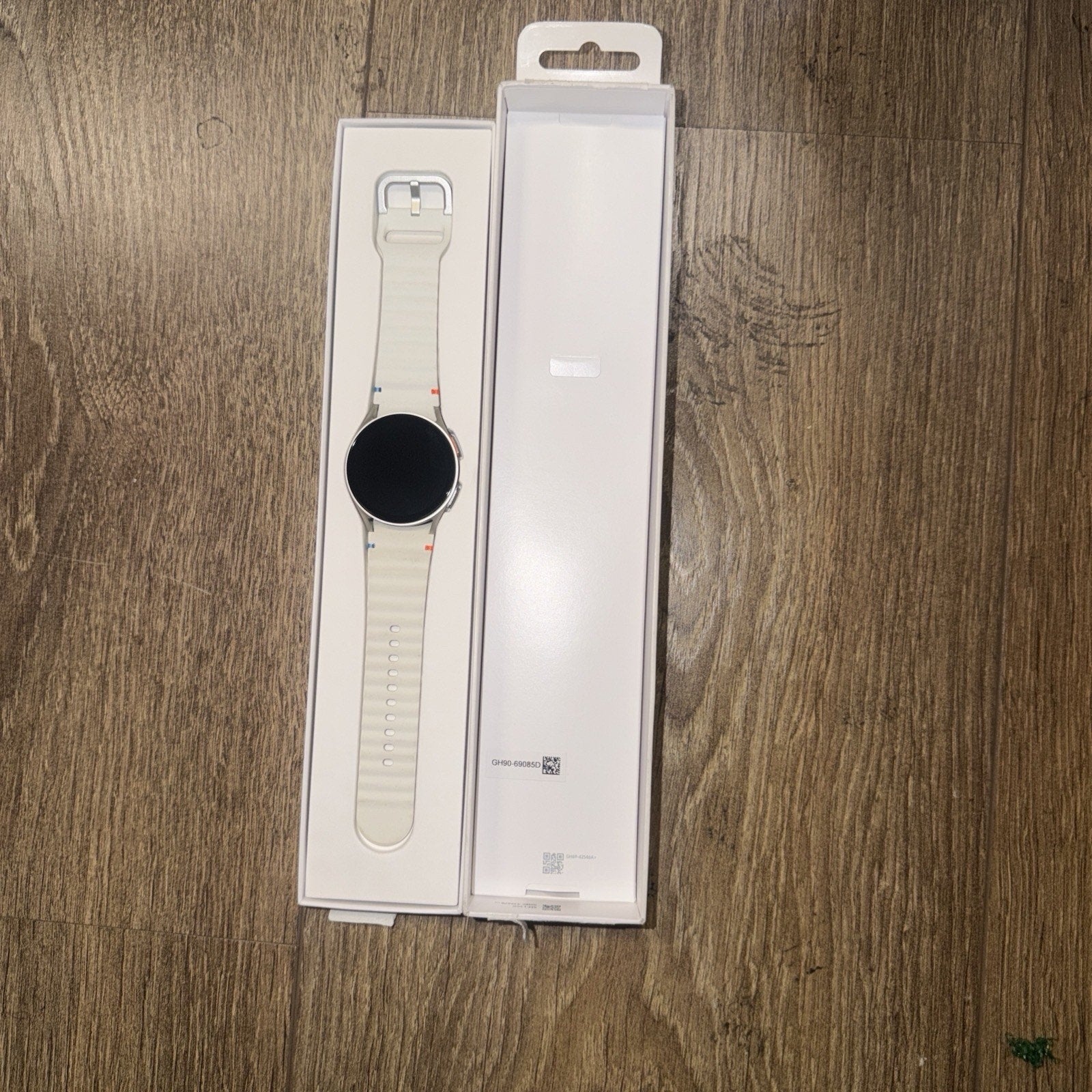 Samsung Galaxy Watch 7 40mm — Cream (Sealed)