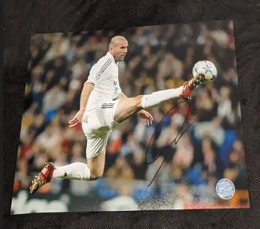 Zinedine Zidane Signed 8x10 Photograph with coa