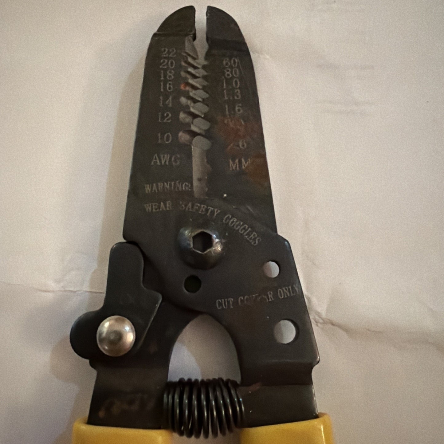 Jonard JIC-1022 Wire Stripper Cutter tool for 10 to 18 AWG wires with black metal head and yellow handles