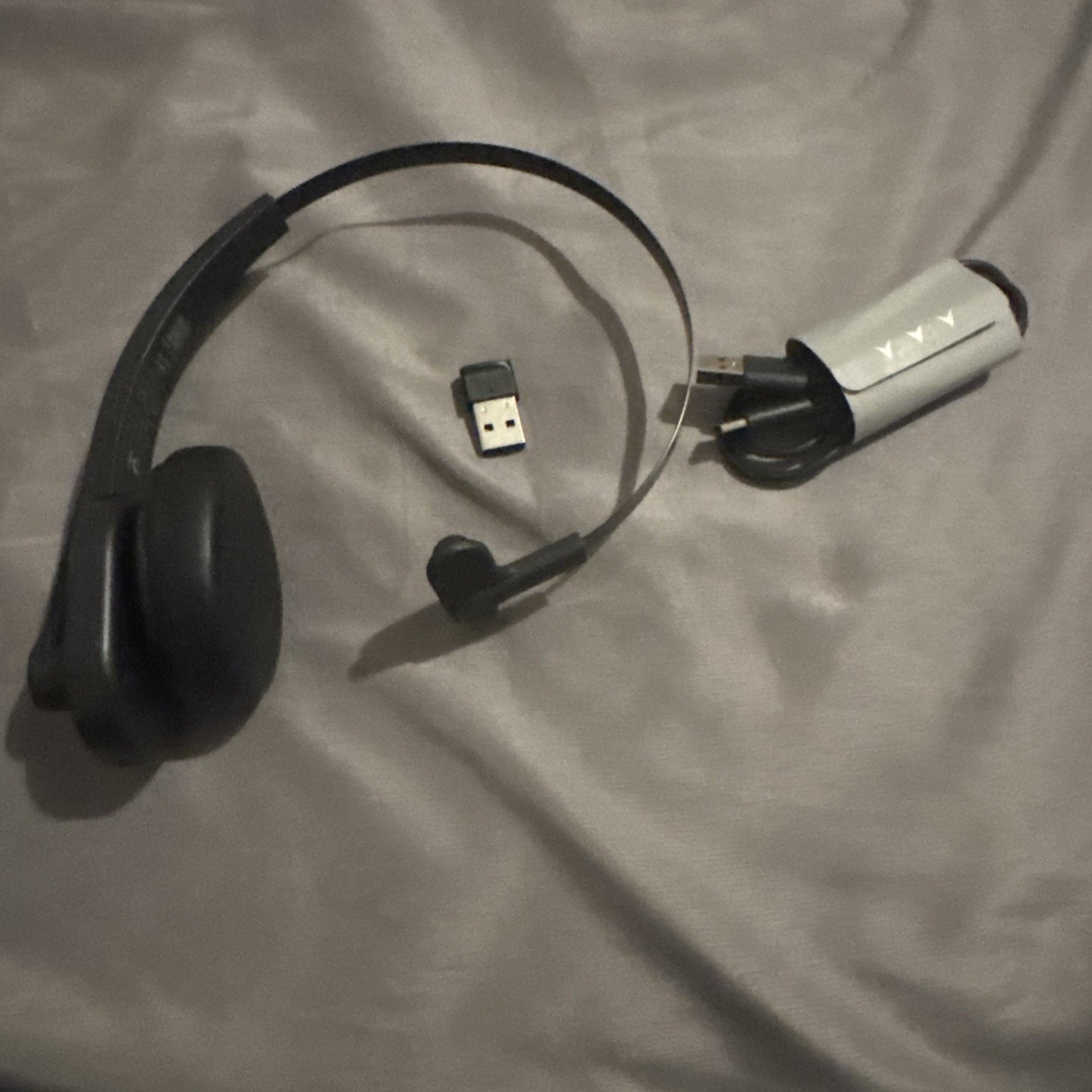 LEVN Wireless Bluetooth headset with USB dongle and charging cable, black noise-canceling over-ear design without original box