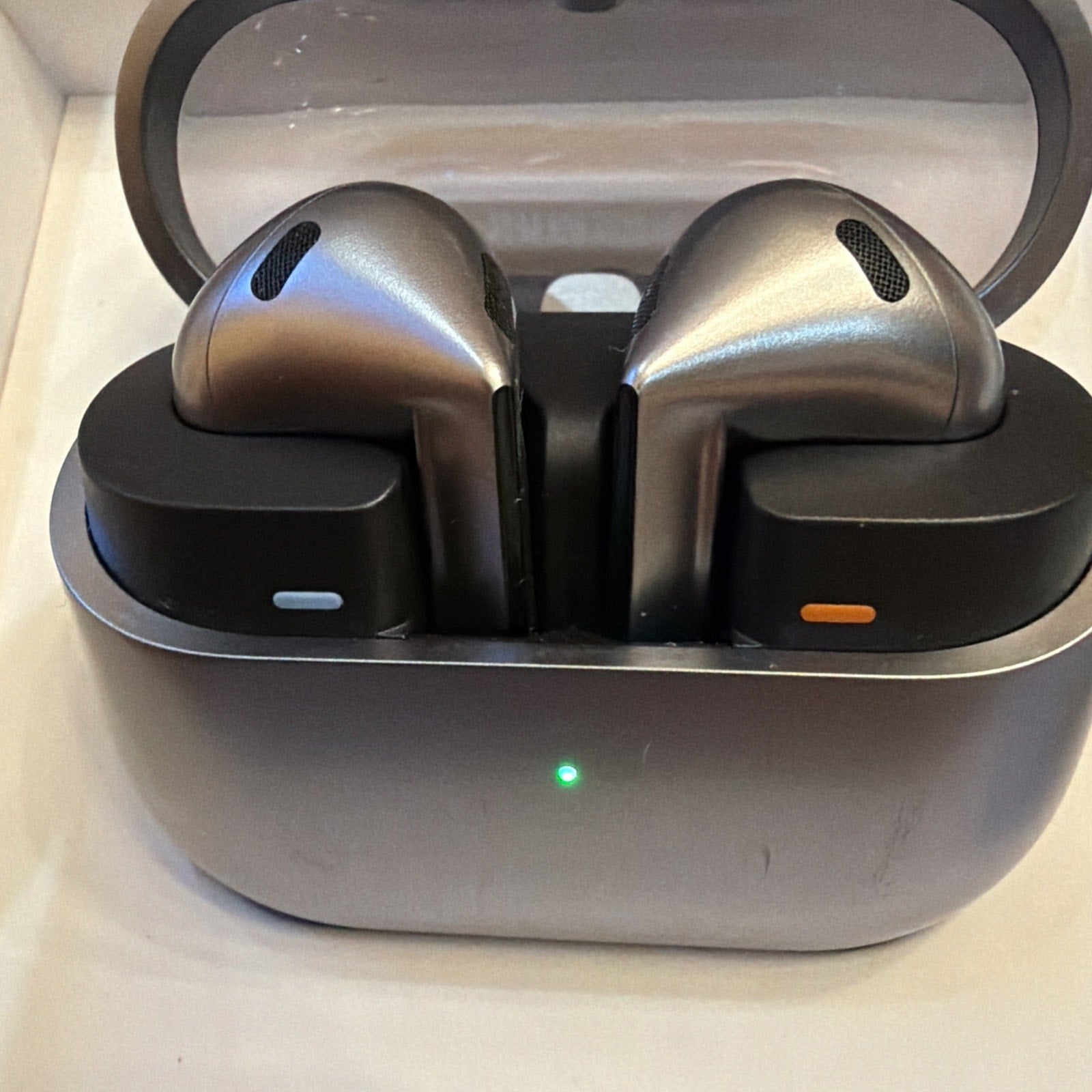 Samsung Galaxy Buds3 SM-R530 True Wireless Bluetooth Earbuds Silver — Image 3