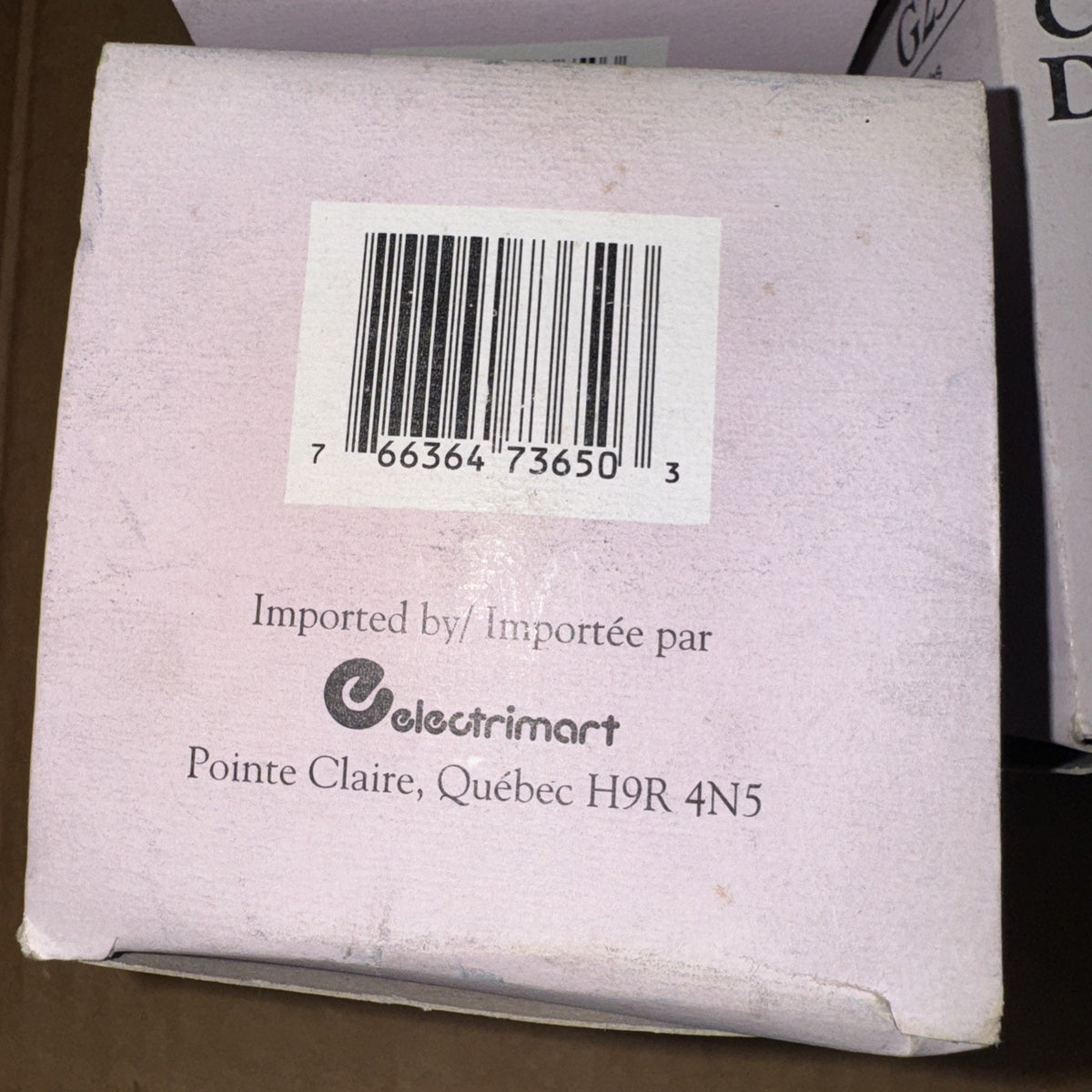 Back of Electrimart light bulb box with barcode and importer information in Pointe Claire, Quebec address