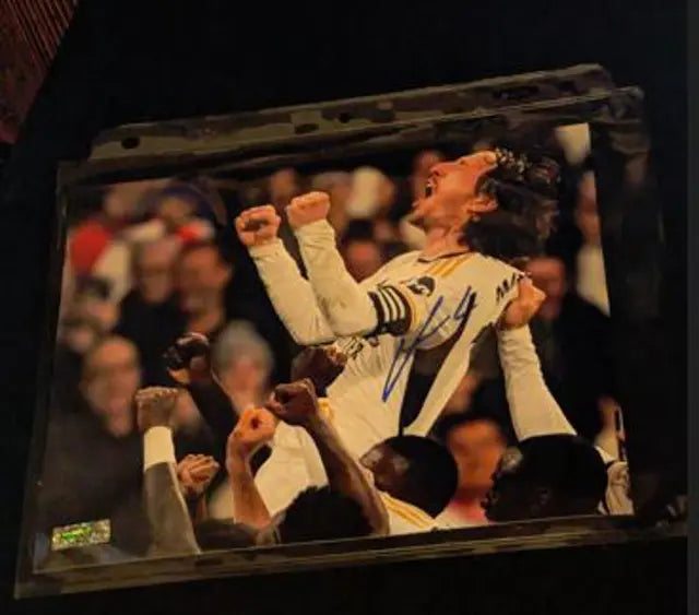 Luka Modric Signed 8x10 Photo with coa