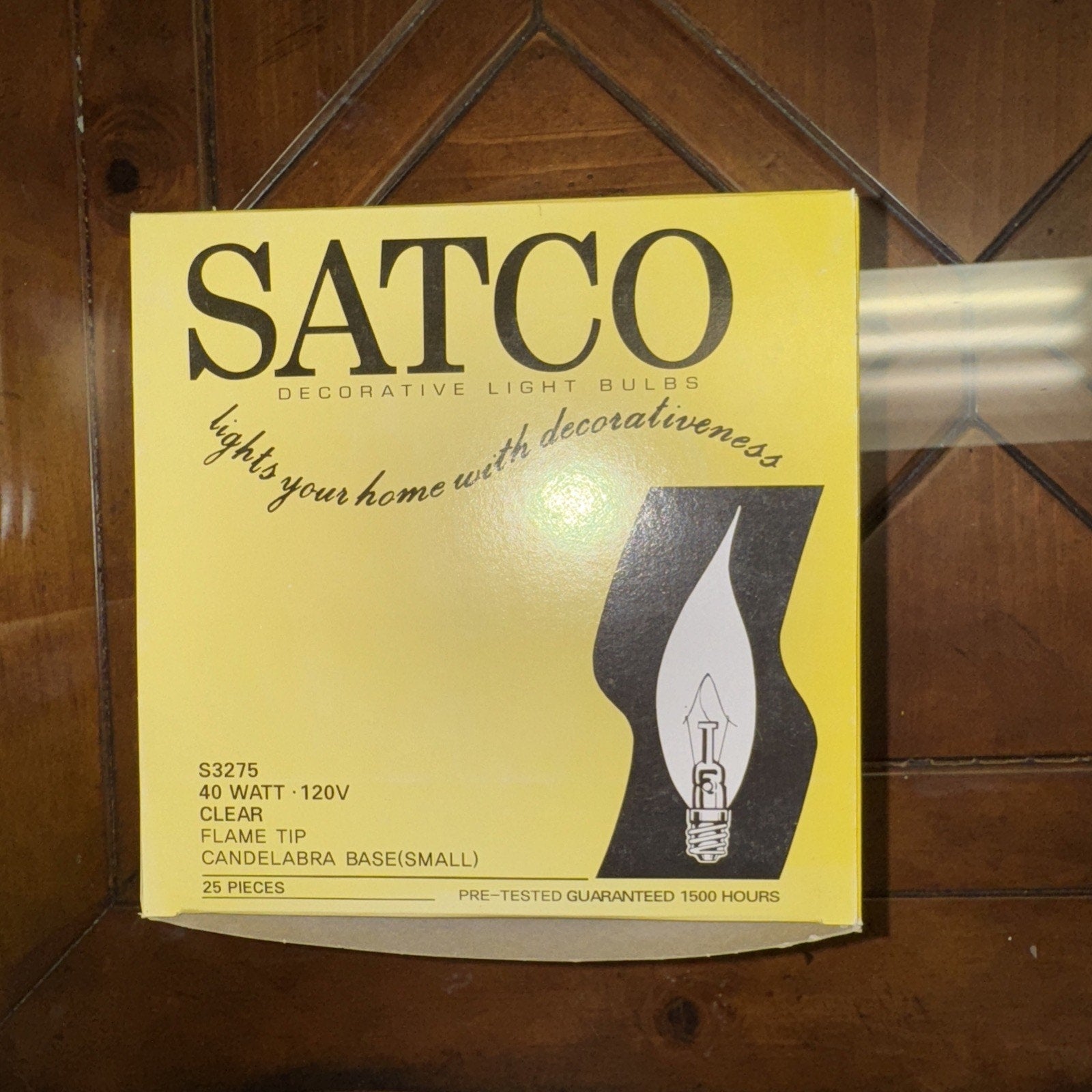 Case of 25 SATCO S3275 40W 120V clear flame tip replacement bulbs with candelabra base packaging box front