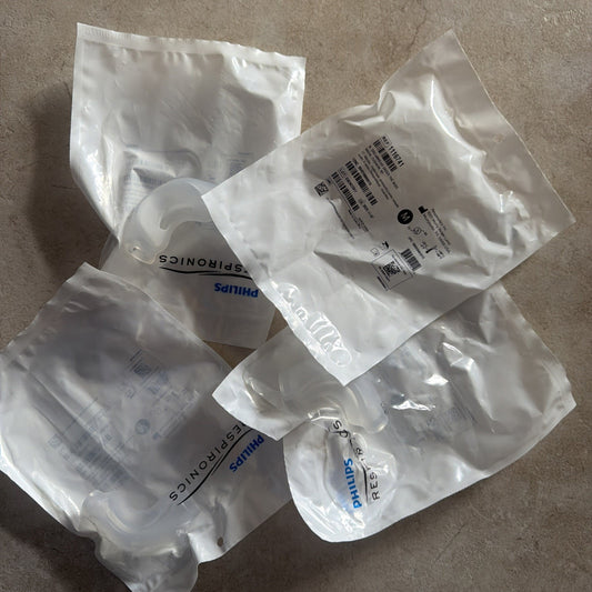 4 Lot New Philips Respironics DreamWear Under Nose Nasal Cushion 1116741 Med NWT