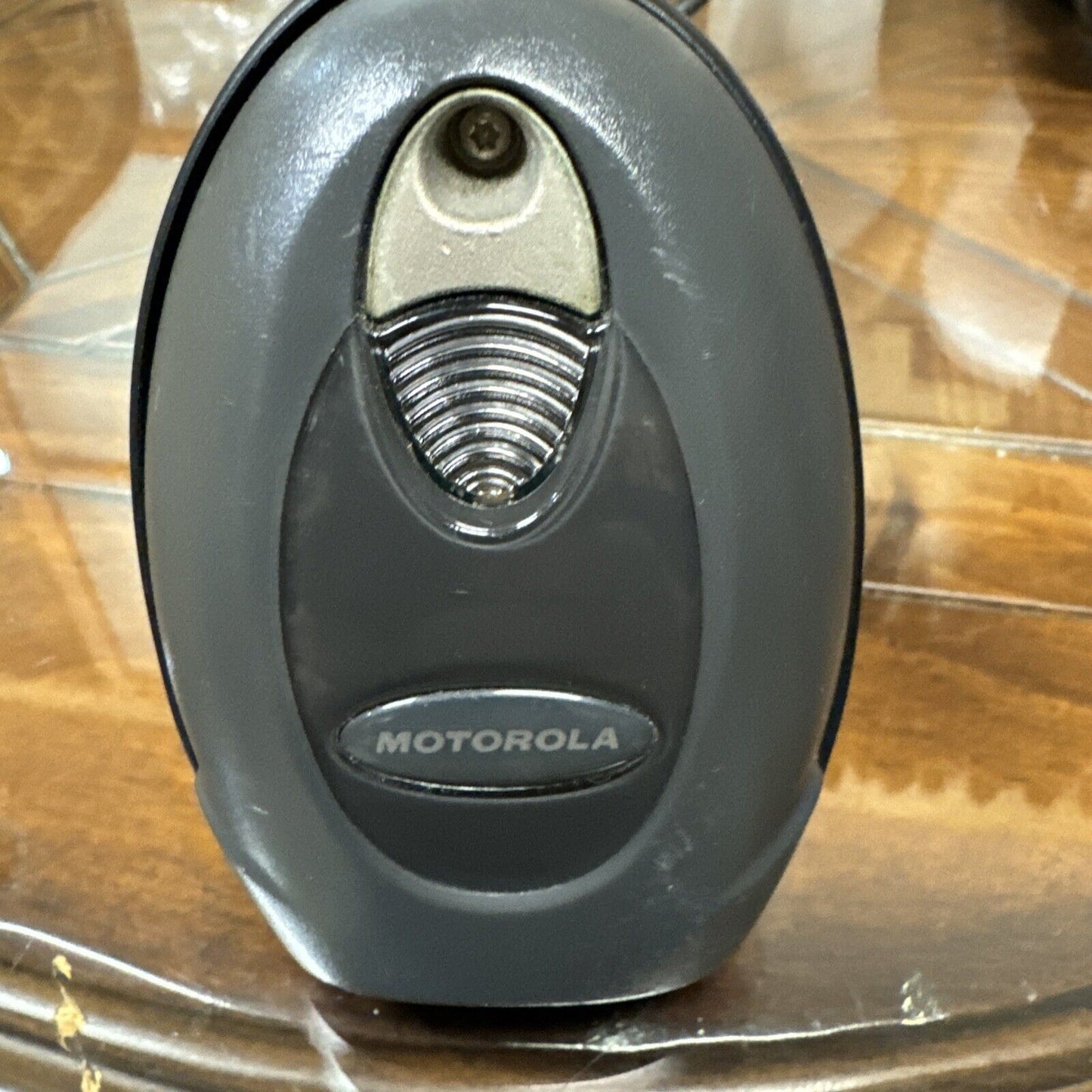 Close-up of Motorola Reader Scanner DS4208-DL0007WR front with Motorola logo and scanning window on wooden surface