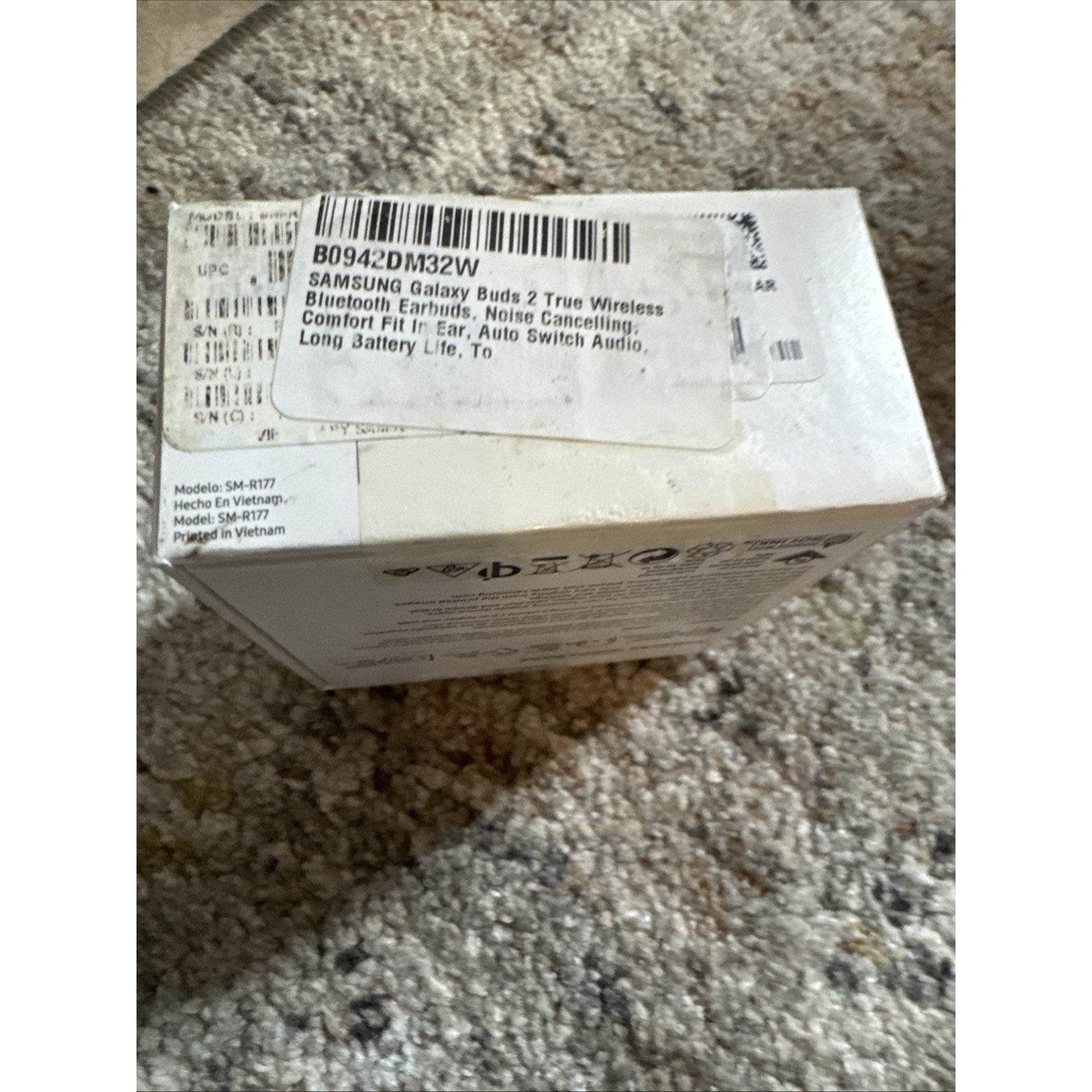 Samsung Galaxy Buds2 white wireless Bluetooth earbuds box showing features like noise cancellation and battery life