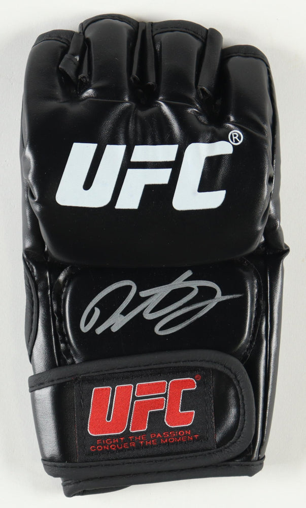 Demetrious 'Mighty Mouse' Johnson Signed UFC Glove (Beckett) - Price Is Right Miami