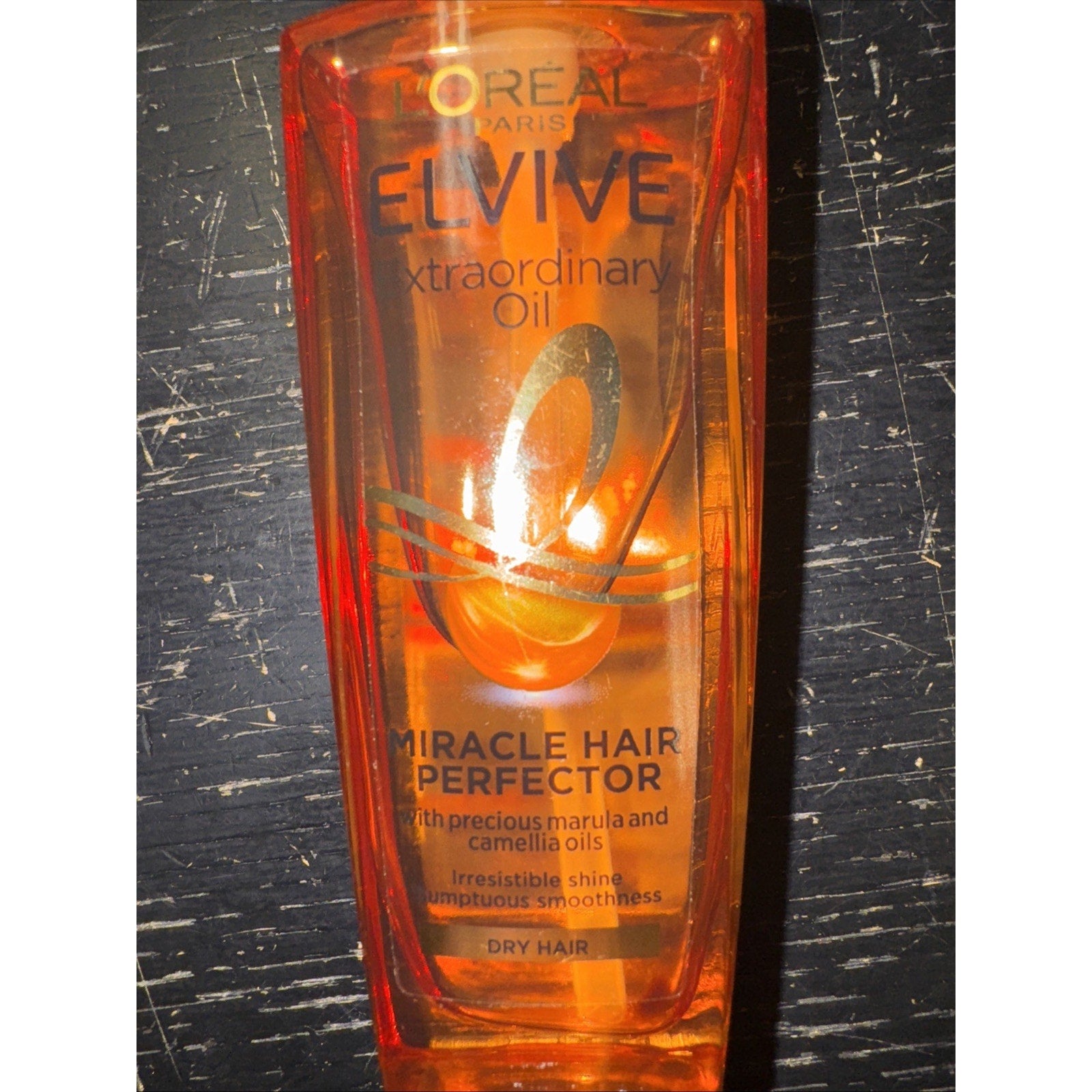 L’Oreal Paris Elvive Extraordinary Oil Hair Serum bottle with marula and camellia oils for dry hair care