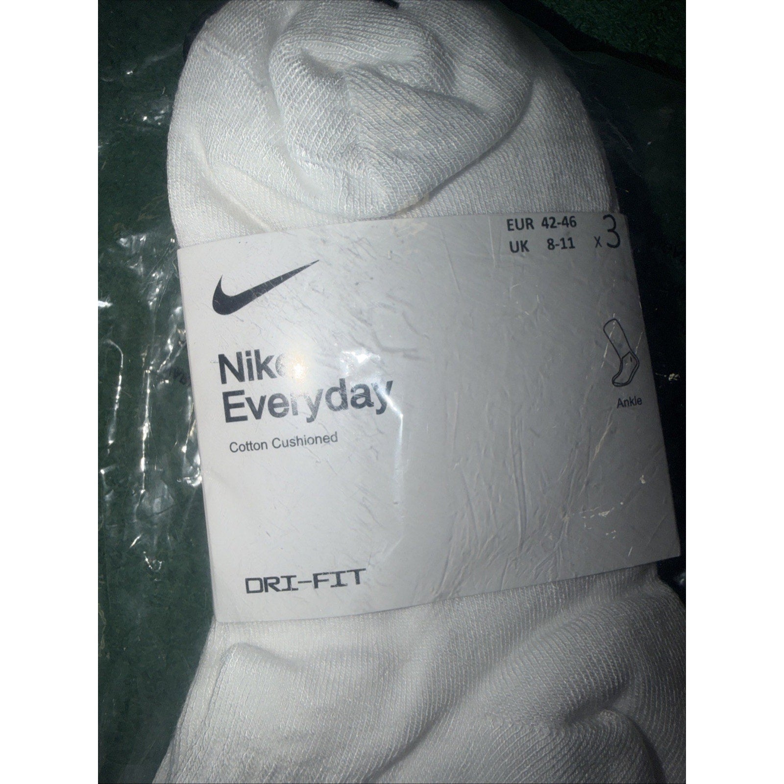 White Nike Everyday cotton cushioned socks packaged in a plastic wrap with a white label showing size EUR 42-46, UK 8-11, and Dri-FIT technology branding.