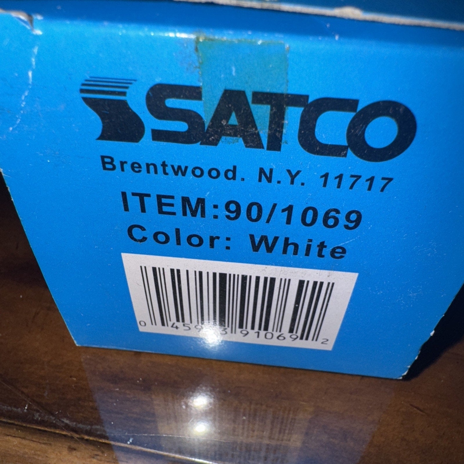 Satco slide lamp dimmer box label showing item number 90/1069 and color white on blue packaging
