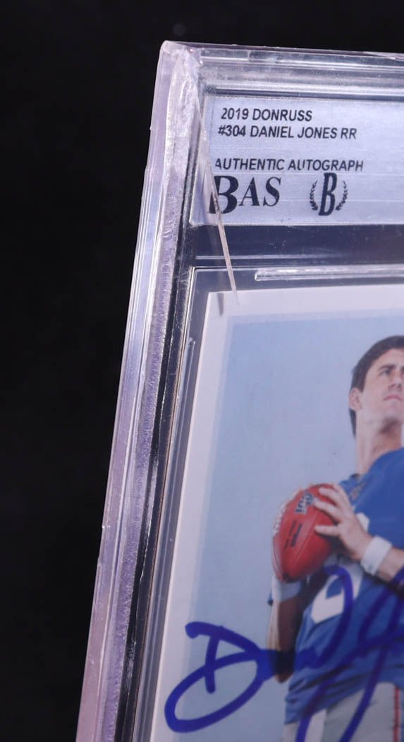 Daniel Jones 2019 Donruss Rookie Card 304 Signed Beckett BAS 9 Auto 10 (view 2)