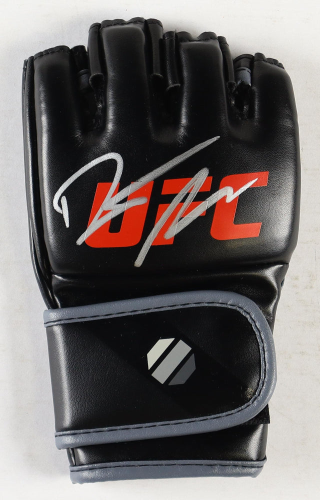 Dustin Poirier Signed UFC Glove (Beckett) Beckett Witnessed