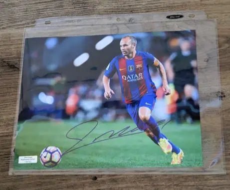 Andrés Iniesta Signed 8x10 Photo (COA) (view 2)