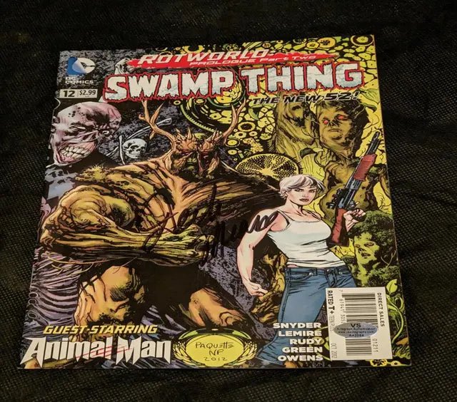 Derek Mears Signed Swamp Thing Comic Book (COA), Autographed Memorabilia