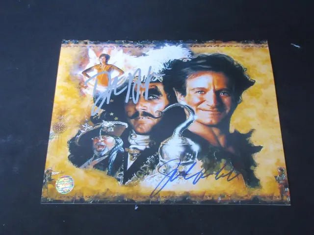 Julia Roberts & Dustin Hoffman Signed 8x10 Photo (SSC COA) (view 2)