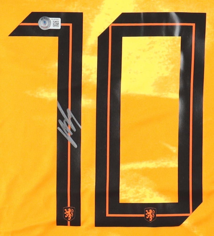 Memphis Depay Signed Netherlands Nike Jersey (Beckett) (view 2)
