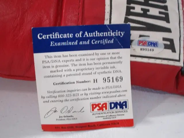 Montell Griffin Signed Boxing Glove (PSA DNA COA) (view 2)