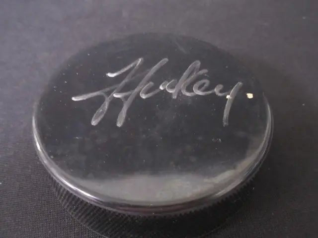Steven Stamkos Signed Hockey Puck (Heritage COA), Sports Collectible (view 2)