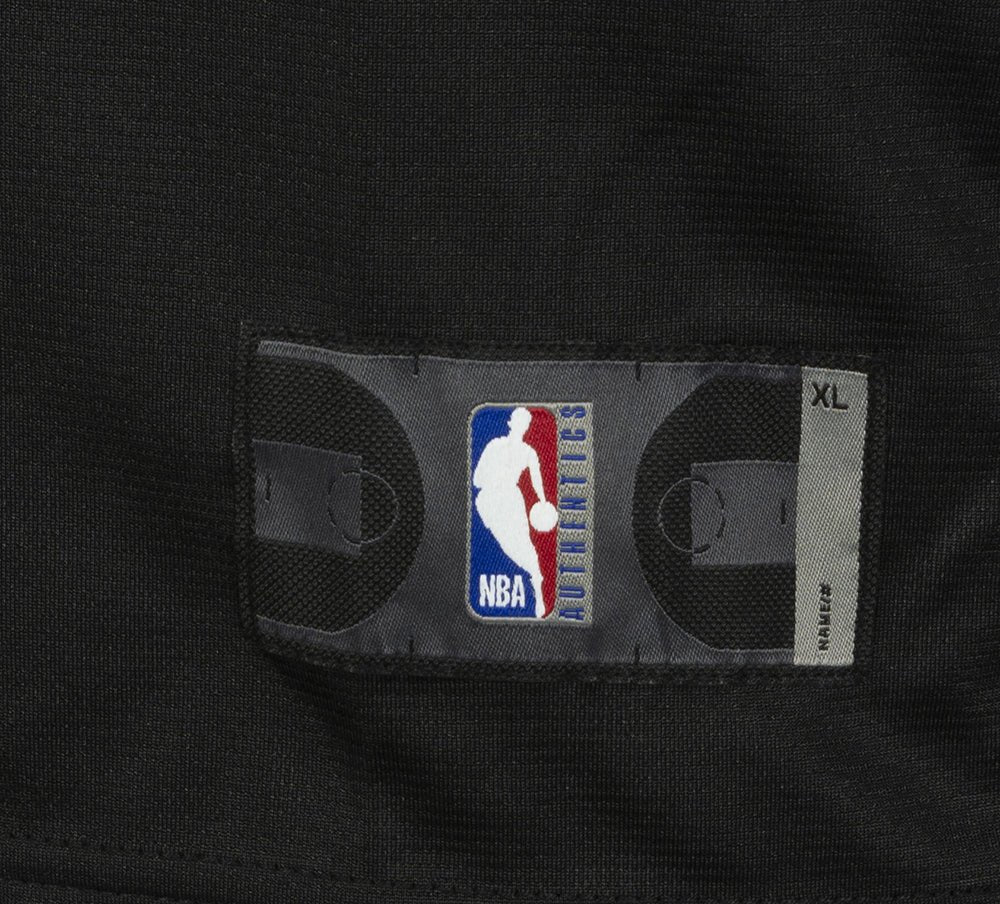 Trae Young Signed Hawks Fanatics Jersey (Beckett) Beckett Witnessed (view 3)