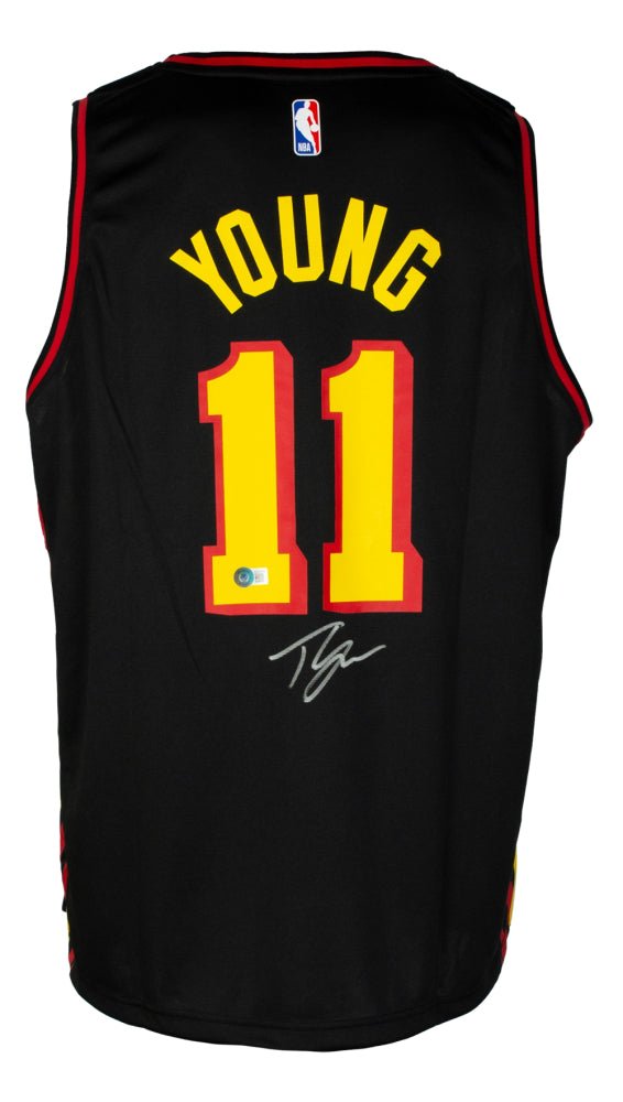 Trae Young Signed Hawks Fanatics Jersey (Beckett) Beckett Witnessed (view 4)
