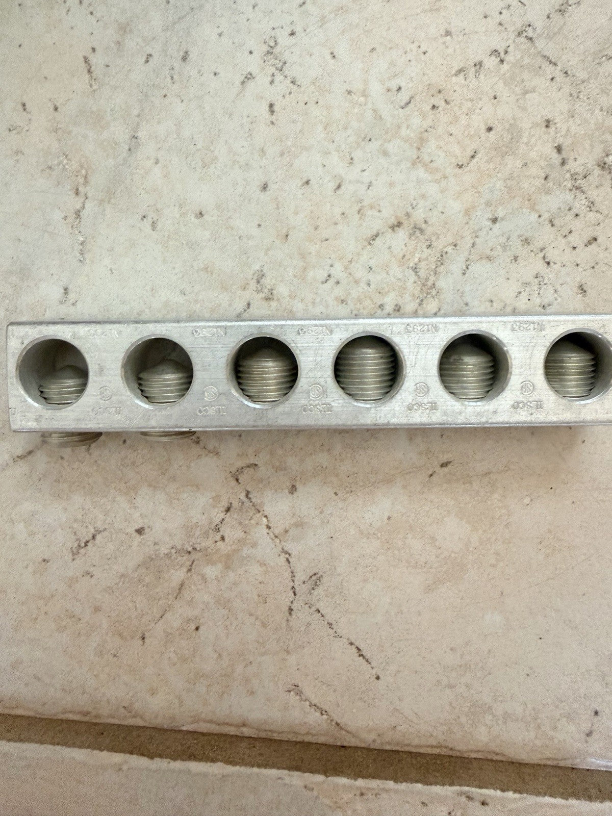 Ilsco 6-Port Aluminum Mechanical Connector Block 250 kcmil-6 AWG Al/Cu