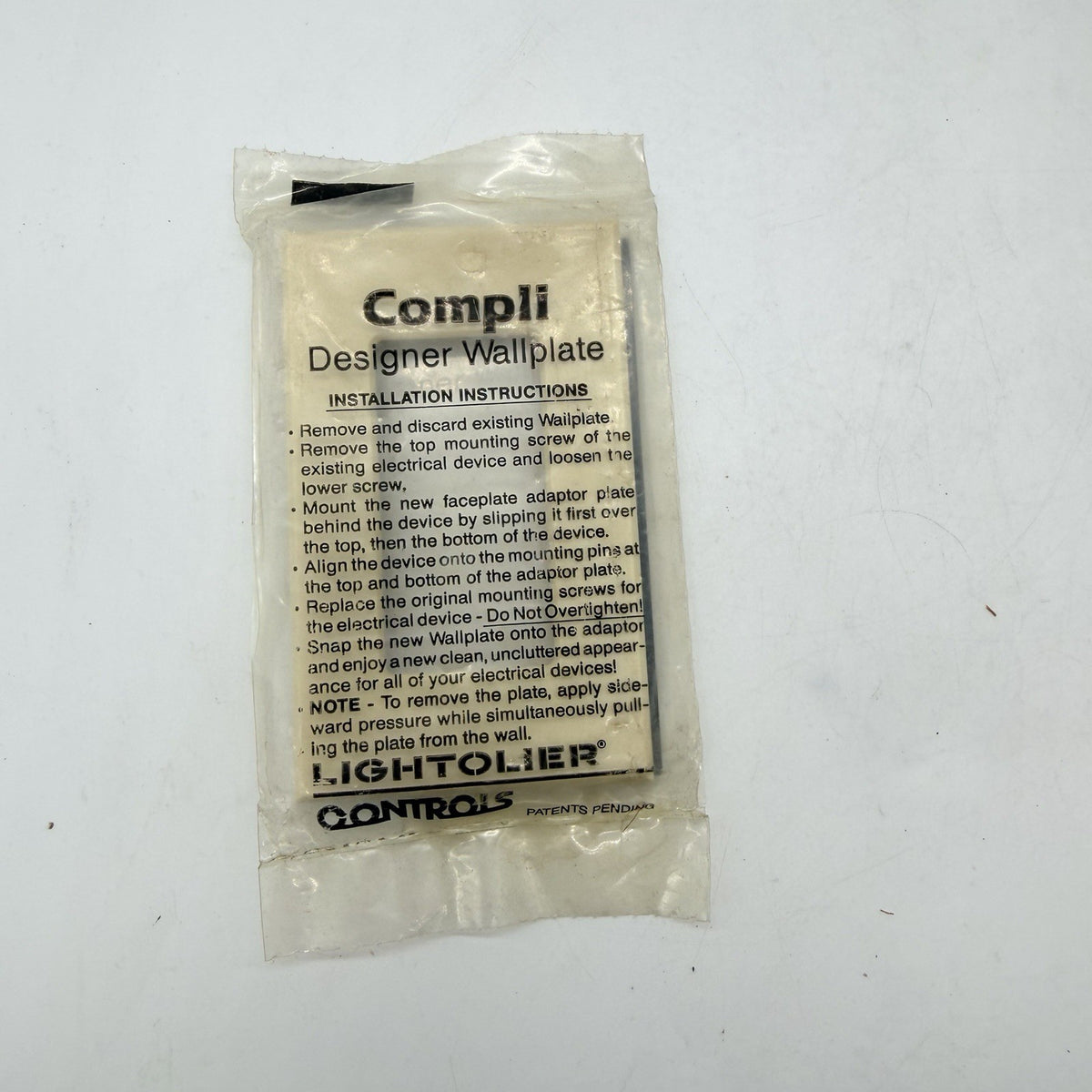 Lightolier Compli Designer Screwless 1-Gang Wallplate Ivory - New Old Stock