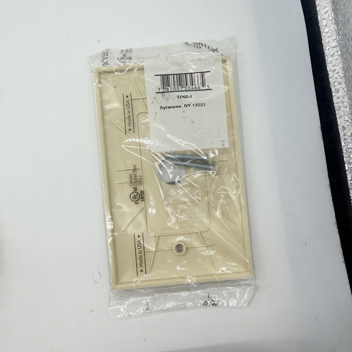 Cooper TPC60-I 2-Gang Duplex Outlet Wall Plate Ivory - New Old Stock