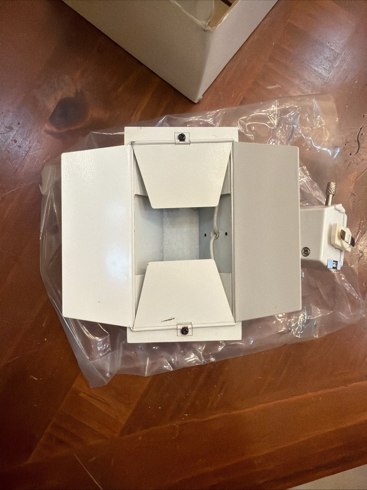 White Adjustable Rectangular Track Lighting Head Architectural Fixture