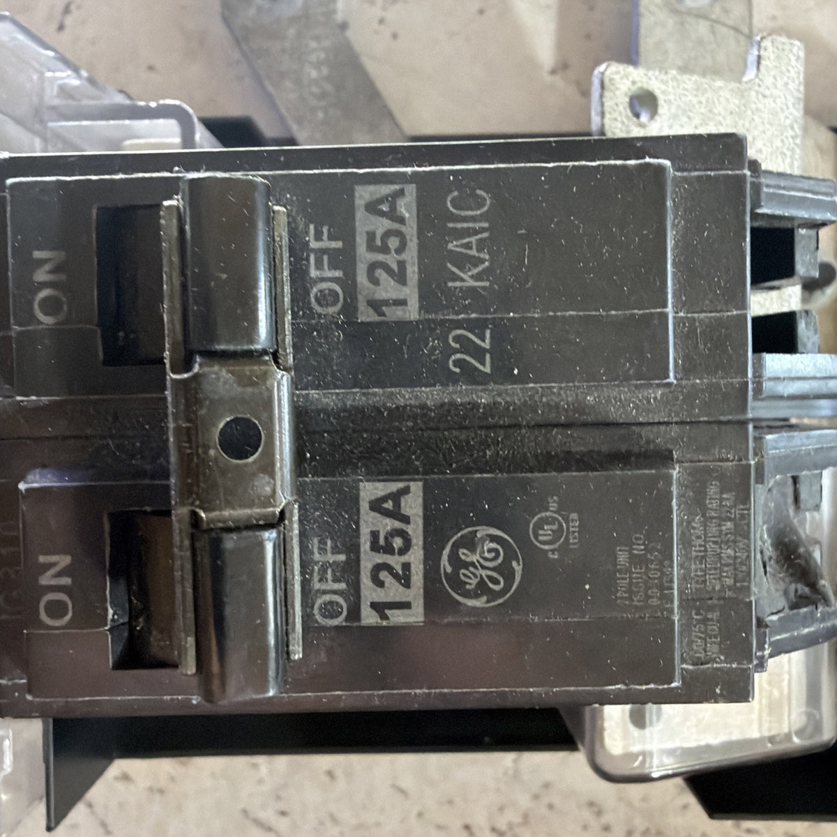GE THQMV125D 125 Amp 2-Pole Bolt-On Main Circuit Breaker Kit PowerMark Gold