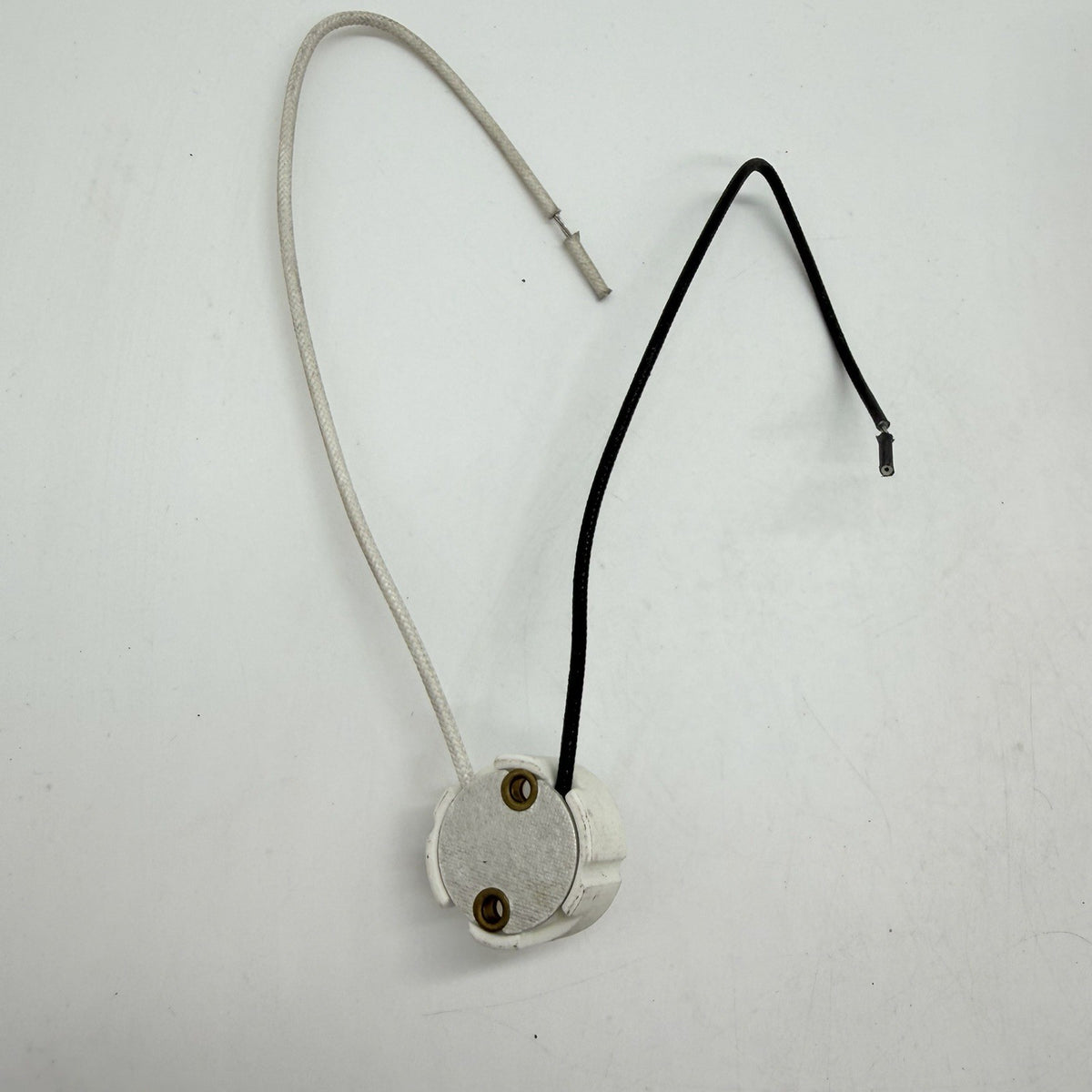 Leviton Ceramic GU10 Twist Lock Lampholder with Wire Leads