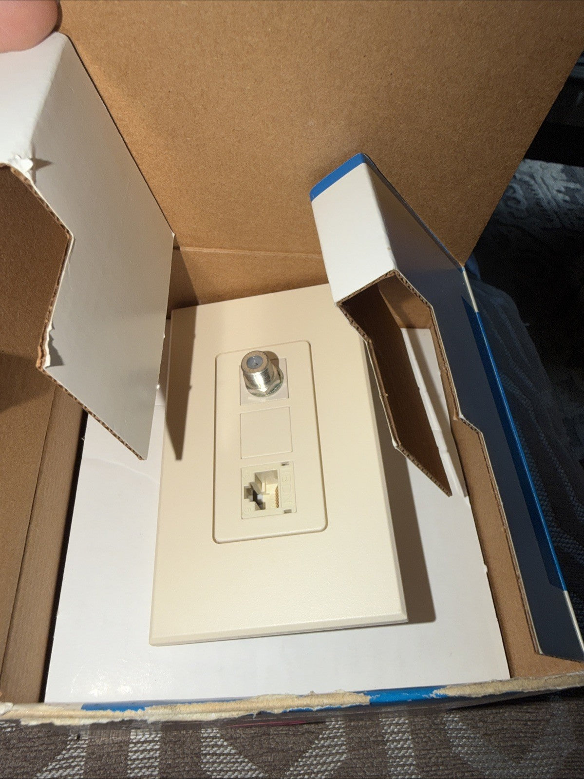 Lutron Nova NT-PJ8CJ-BE Cable / Telephone Jack 8 Conductor 75 Ohm Beige