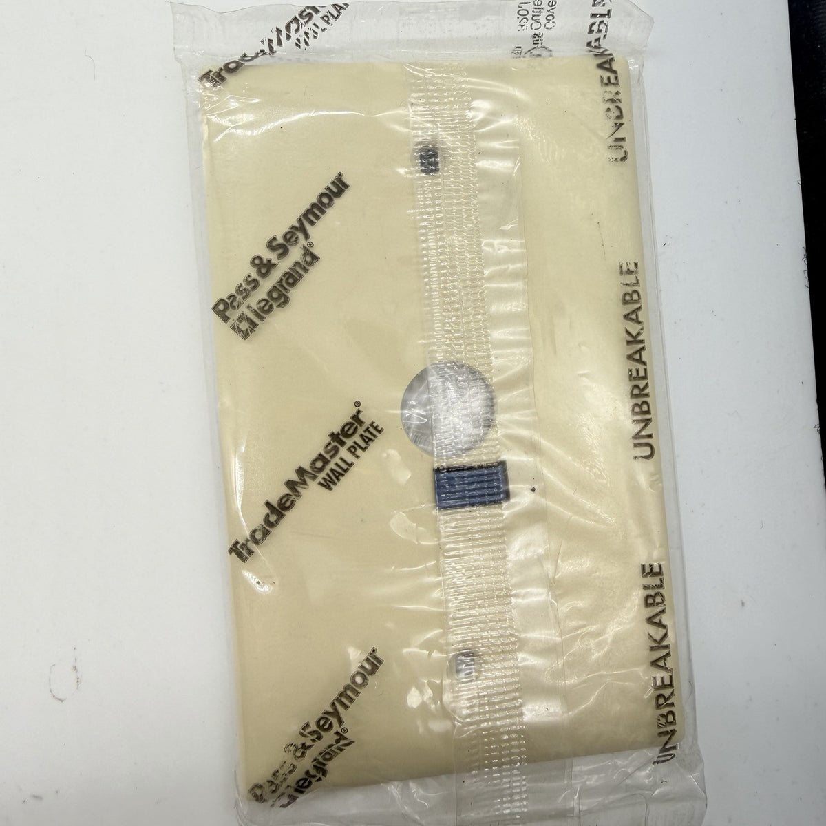 Cooper TPC60-I 2-Gang Duplex Outlet Wall Plate Ivory - New Old Stock
