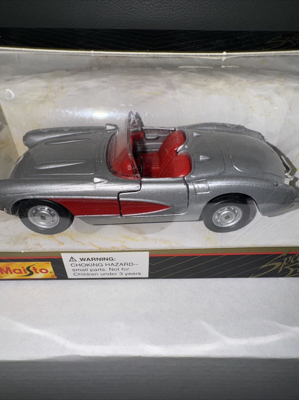 Maisto 1957 Chevrolet Corvette Convertible 1:32 Motorized Diecast Car Silver