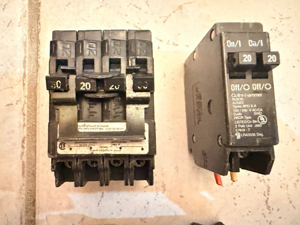 Lot of 17 Mixed Circuit Breakers Square D Siemens GE Eaton Cutler-Hammer - For Parts